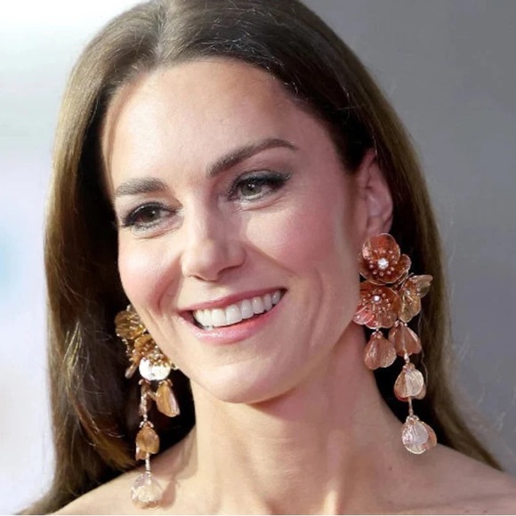 Zara Fashion Kate Middleton Flowers Floral Cascade Drop Statement Earrings - Picture 2 of 16